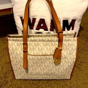 Michael Kors Darien Medium Tote